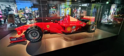 rudziol - #f1 Samochód Ferrari w muzeum sportu w Dosze. Chyba z rocznika 2000. Jest k...