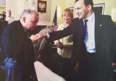 LoginZajetyPrzezKomornika - @panczekolady: J. Kaczyński zawsze z klasą. Rękę poda, uc...