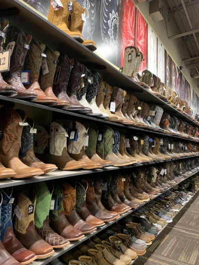 thoorgal - @Tomsz1989: jak będziesz w Teksasie polecam zajrzeć do Boot Barn ( ͡° ͜ʖ ͡...