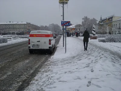 Poludnik20 - Plac Kościuszki z wczoraj. To był drugi śnieg po wakacjach.

#tomaszow...