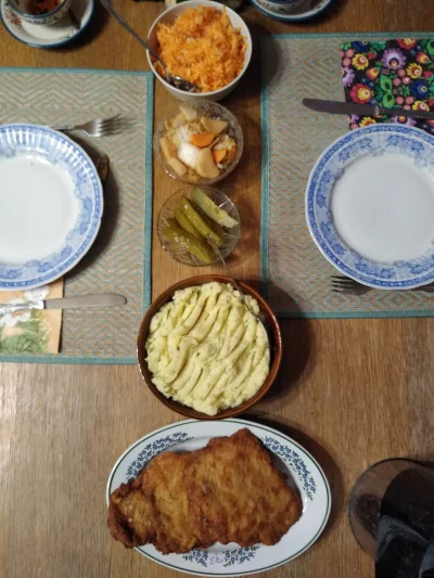 maegalcarwen - Schabowy, ziemniaki z koperkiem, domowe kimchi, dryblasy od mamy, marc...