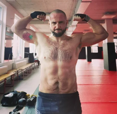 ElFlexosteron - Artur Kornik Sowiński, to nawet nie jest on

#famemma #primemma