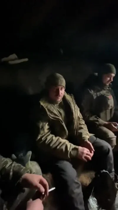 Strelau - Ukraińcy na czillerce sobie oglądają film w okopach

#ukraina #rosja #woj...