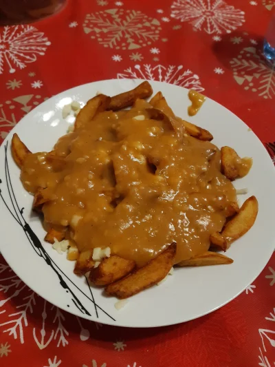 Kosopietek - #kolacja #gotujzwykopem 
Poutine