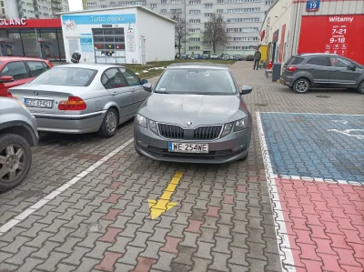 WLADCA_MALP - Uwielbiam ten parking przy Carrefourze - zawsze znajdzie się jakiś buc ...