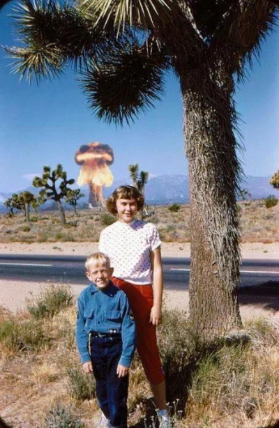 4ntymateria - Takie tam rodzinne zdjęcie... Nevada, lata 60.
#usa #ciekawostki #histo...