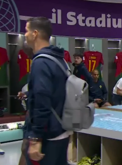 EndThis - Ronaldo jaki ma plecak zajebisty, coś czuje że kilka rocznych pensji przeci...