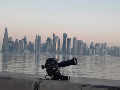 dechireur007 - #filmowanie #katar #16mm #podroze 
Takie tam z ciepłych krajów. 
Doh...
