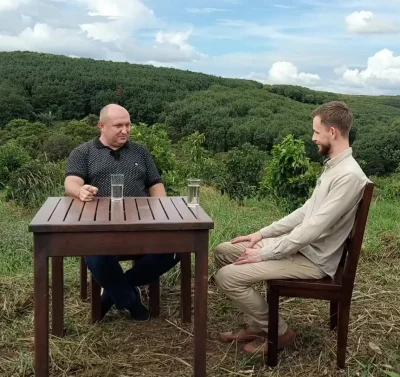 pelt - Wojciech Siryk z kanału NamZależy.pl przeprowadza wywiad z Dziwiszem, w tle wa...