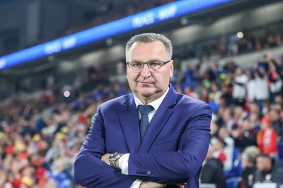 Promilus - Czesław Michniewicz - trener polskiej reprezentacji w latach 2022-2024.

...