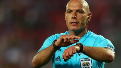 BananowyKrol - A pamiętacie tego Pana?

Howard Webb - w 2008 na mistrzostwach Europ...