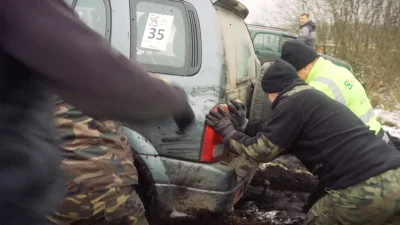 pogop - Ile mniej więcej pchający człowiek, dodaje koni mechanicznych pojazdowi?

#...