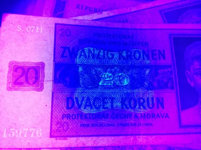 IbraKa - Znaki ultrafioletowe na banknocie 20 koron z Czech i Moraw emisji z roku 194...