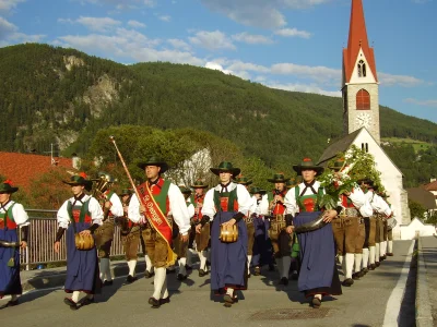 nowyjesttu - Bruneck, Tyrol Południowy, niemieckojęzyczna część Włoch. Ludowa orkiest...