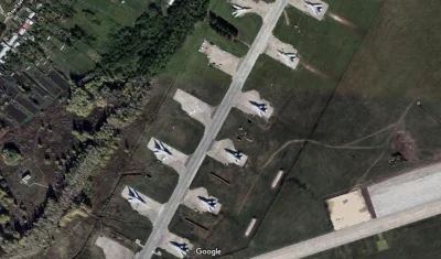 dominowiak - @Kempes: na tym lotnisku w Riazaniu, to Tu-160 stoją sobie luzem na miej...