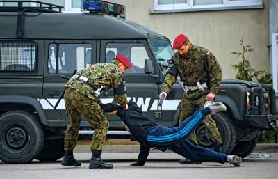 Matti28 - @KosmicznyPaczek: A tu widzimy pierwszego wykopka, który zaspał na stawieni...