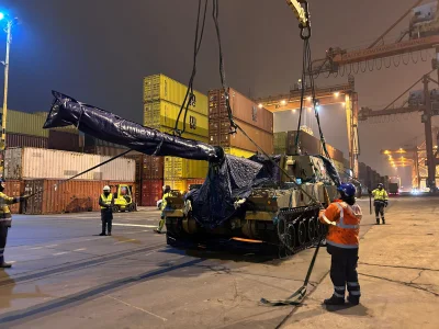 s.....o - W porcie Gdynia wyładowano transport pierwszych koreańskich czołgów K2 i ar...