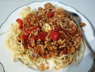 RiverStar - Spaghetti bolognese, poeczarko, papryka, pomidory. No dobra nie tak do ko...