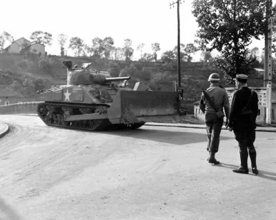 wfyokyga - M4 Sherman z lemieszem i prosta zagadka, w jakim kraju zrobiono zdjęcie? O...
