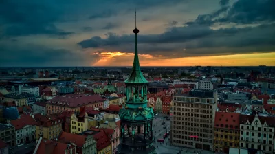 belu_p - Dzień dobry Wrocław, dzisiaj widok na wieżę ratuszową. Znajduje się tu najst...