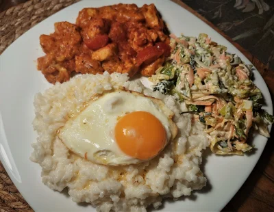 arinkao - Kurczak curry, ryż, jajo, surówka z pora ( ͡° ͜ʖ ͡°)

#gotujzwykopem #ari...
