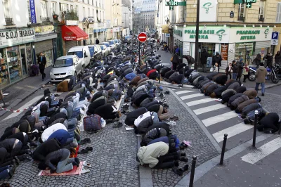 Aaaaarghhh - @Gorski_kukold: przecież już są przedmieścia Paryża, gdzie to się stało ...