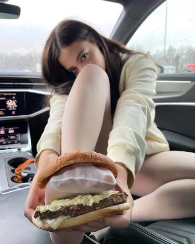 OgurRicc - Chciałbym pójść z Aldonką na takiego burgera 
#f1