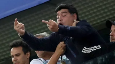 CichyBob - A pamiętacie jak nafukany Maradona pokazywał faki?
#mecz
