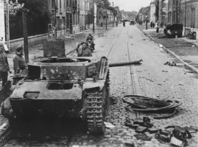 wfyokyga - Panzerkampfwagen II a raczej to co z niego zostało.
#nocneczolgi