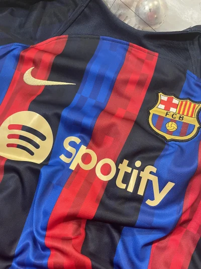 cherrz - Chce ktoś kupić koszulkę Lewego, rozmiar S? 

#pilkanozna #barcelona #lewand...