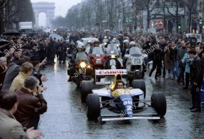 Djodak - Alain Prost przejeżdża po "SzanzeLize" swoim zwycięskim bolidem. 10.12.1993
...