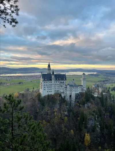 Loskamilos1 - Zamek w Neuschwanstein został zbudowany w drugiej połowie XIX wieku dla...