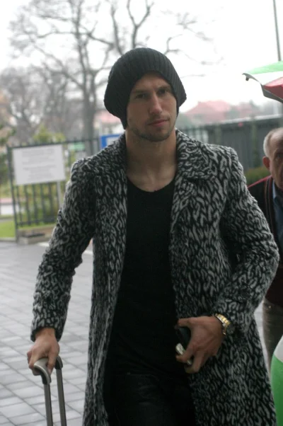 a.....o - Ma chłop zamiłowanie do menel-style xD
#pilkanozna #krychowiak