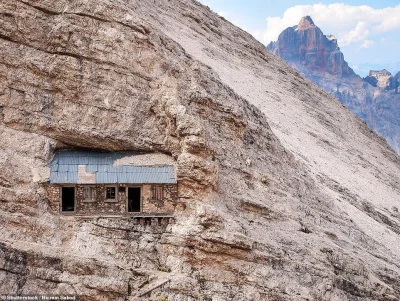 obywatel_z - Alpine shelter. Monte Cristallo, Italy, 2760 m.

#gory #fotografia #podr...