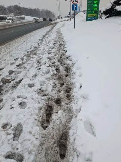 Davn - > @Davn: no przecież na chodnikach w taką pogodę najlepszy jest ubity śnieg a ...