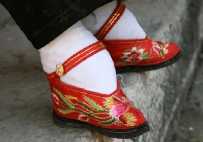 firyt - @RobieZdrowaZupke bo nie nosi chińskich butów