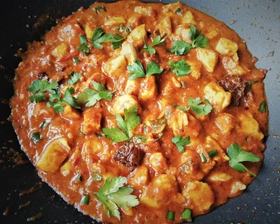 arinkao - Indyk w maślanym sosie pomidorowo paprykowym z curry, piri-piri, suszonym p...