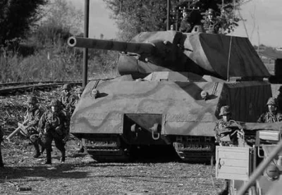 starterX8 - Panzerkampfwagen VIII Maus podczas niemieckiej próby odbicia miasta Ausfa...