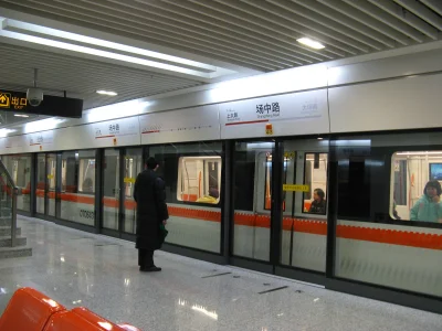 Kismeth - @vulfpeck: tymczasem tak wygląda praktycznie każda stacja metra w Chinach.