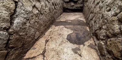 IMPERIUMROMANUM - W Neapolu odkryto mozaikę rzymską zdobiącą być może dom Wediusza Po...