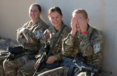 p.....u - @Lucider5: wszędzie coraz więcej kobiet w armii, to nie do pomyślenia w nas...