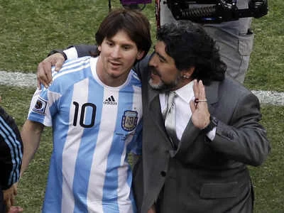 ekjrwhrkjew - Wgl do dziś mnie #!$%@? kto wpadł na pomysł, żeby Maradona był selekcjo...
