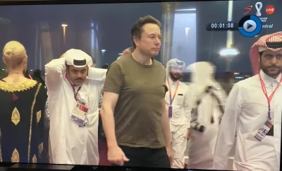 aniersea - Nie mogę z tej fotki Elona na mundialu. Lekko otyły gość, w pomiętej koszu...