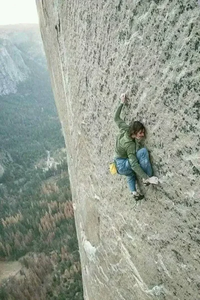 pogop - Czeski wspinacz Adam Ondra podczas wspinaczki swobodnej na skale El Capitan w...