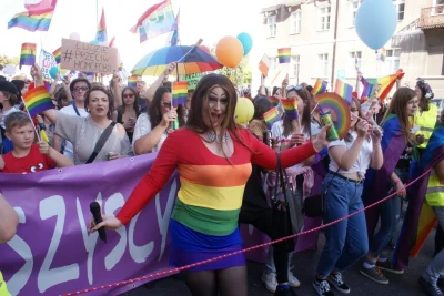 niezdiagnozowany - Organizacje LGBT to powinny po stopach całować Amadiego, pana piłk...