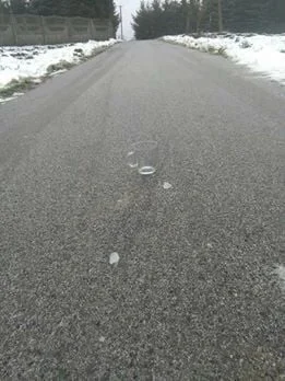 mlooda - Uważajcie na siebie, miejscami szklanka na drodze #polskiedrogi #zima