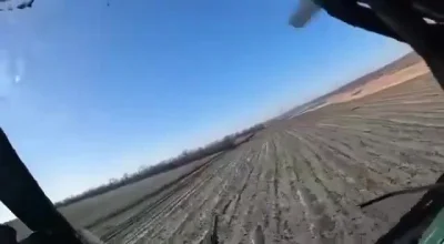 Pachlak - Nagranie z momentu, gdy ukraiński śmigłowiec Mil Mi-8 został trafiony i zes...