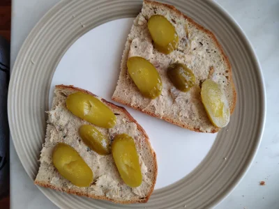 maegalcarwen - Pełnowartościowe i pyszne śniadanie: chleb z domowym smalcem i dryblas...
