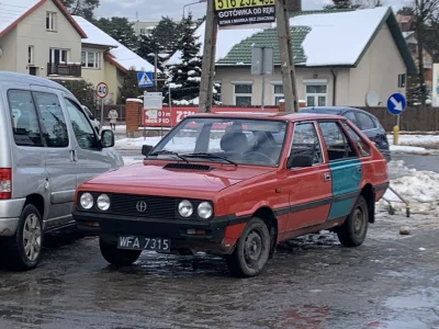 wigr - Dziś pod Biedronką w Otwocku 

#motoryzacja #samochody #polonez #fso