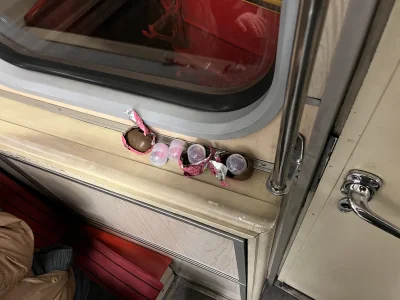 seraph88 - Ktoś jajka w czekoladzie zostawił w metrze